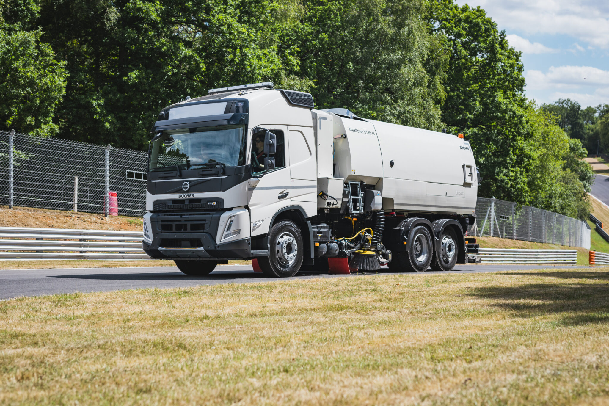 MaxPowa V120_Brands Hatch (1)