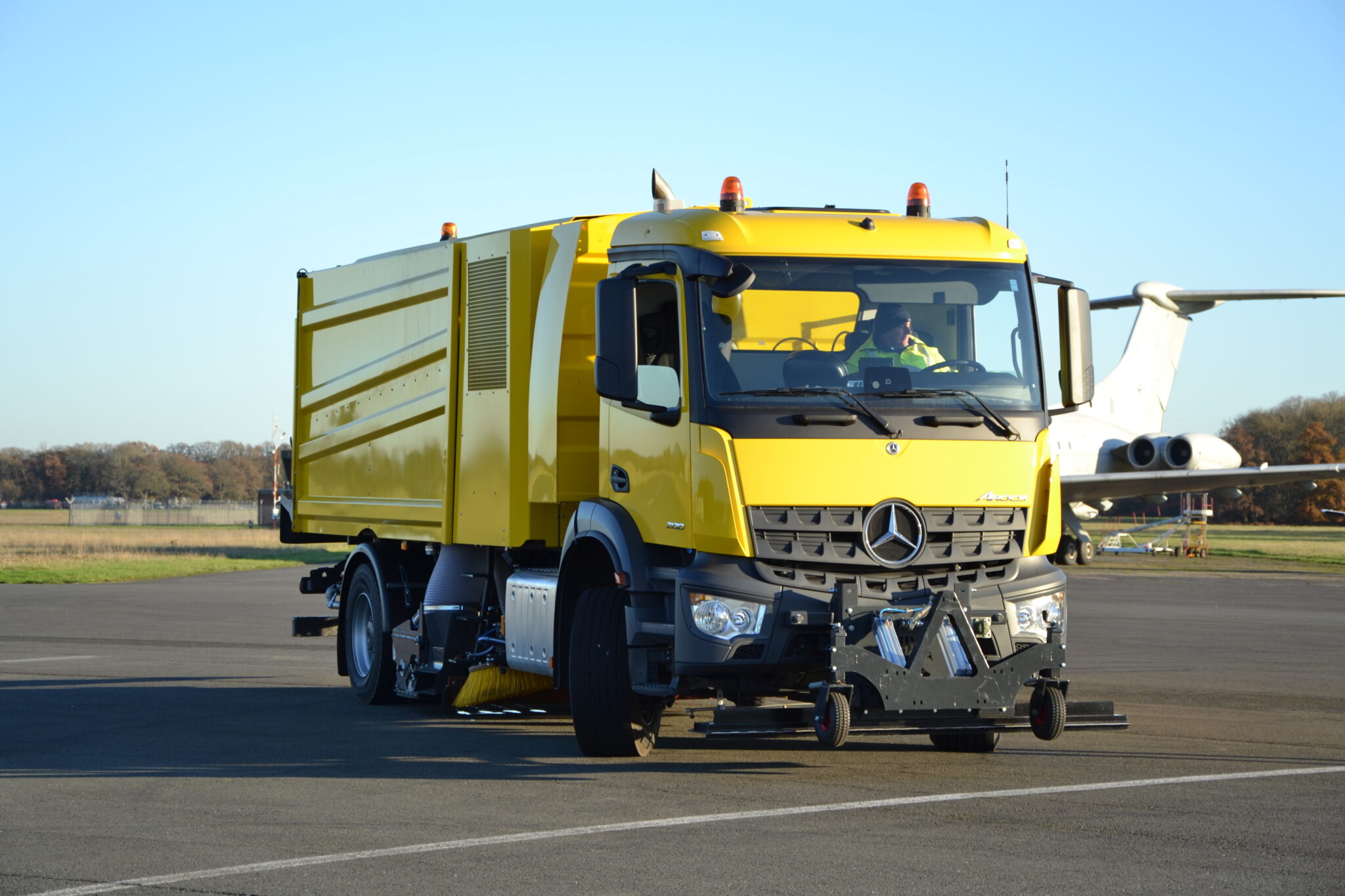 V95t aero airport sweeper on airport front view