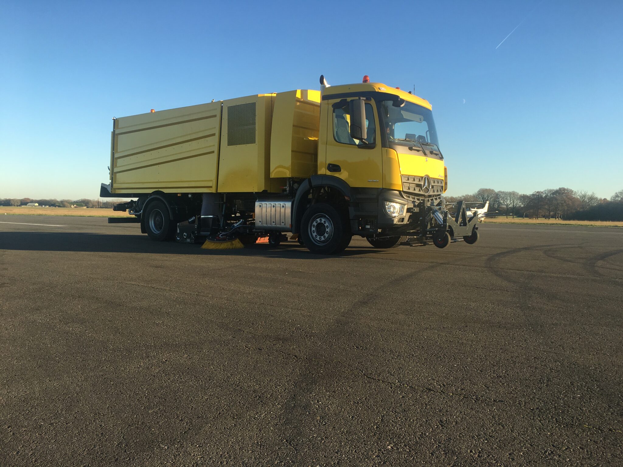 V95t aero airport sweeper on airport side view